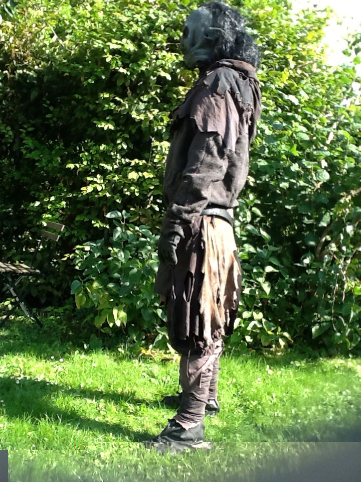 Blozbarz in dicker Unterklamotte linke Seite.jpg